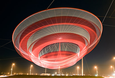 Janet Echelman, SHE CHANGES, NET NO. 2 (2008), Polyester fiber, steel 50 x 150 x 150 meters