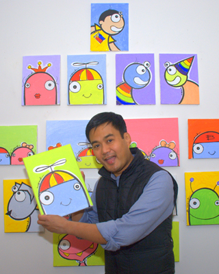 Bren Bataclan and his paintings (photo by Yuri V.)