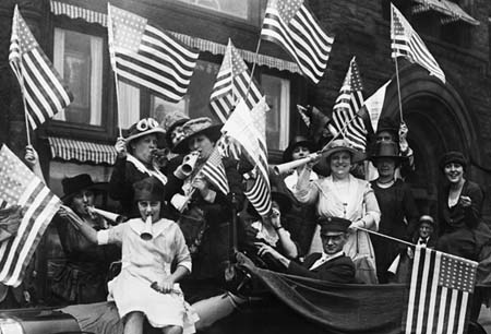 suffragettes-celebrating