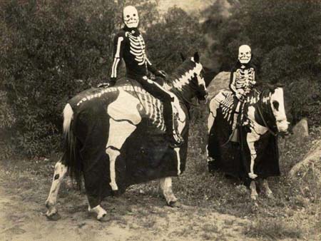 51e4000000000000-1-these-old-halloween-costumes-prove-our-ancestors-were-much-scarier-than-we-ll-ever-be-jpeg-158474